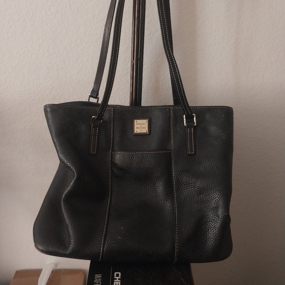 DOONEY & BOURKE BLACK BUCKET HANDBAG